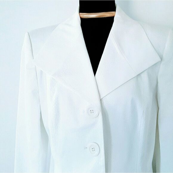 Kim Rogers white suit top - Picture 2 of 7